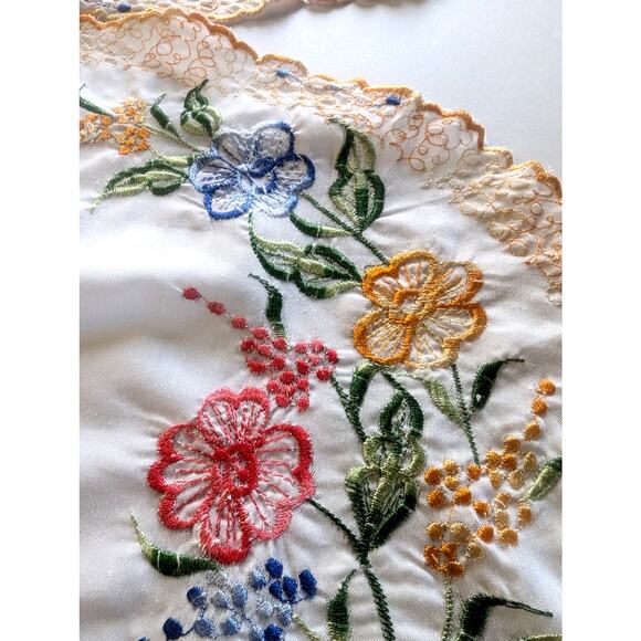 Embroidered Hand Stitched Floral Design Cotton Oval Shaped Placemats 2 Two LOT - Picture 3 of 8